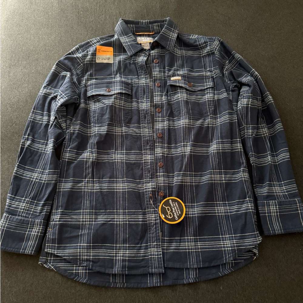 NWT Ariat Women’s Durastretch Flannel Button Down Shirt. Size S